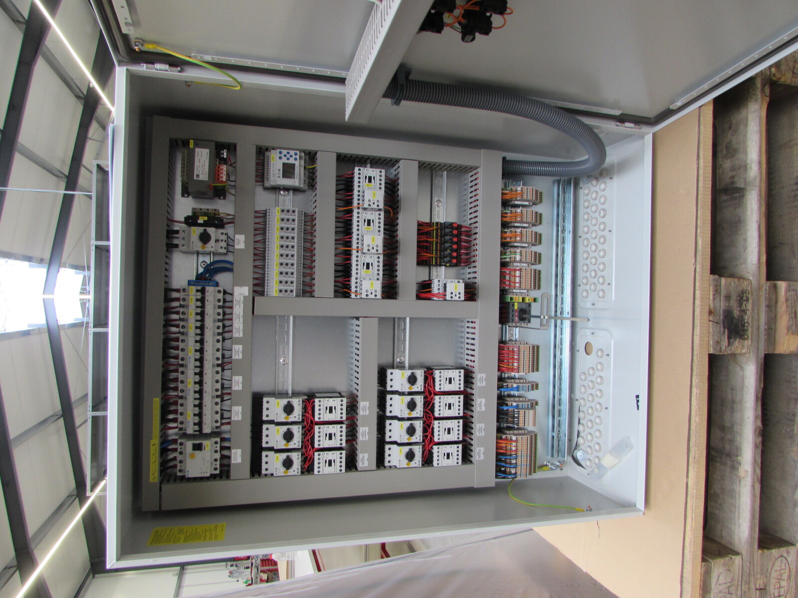 Control cabinet egg cross collection houses 1-3